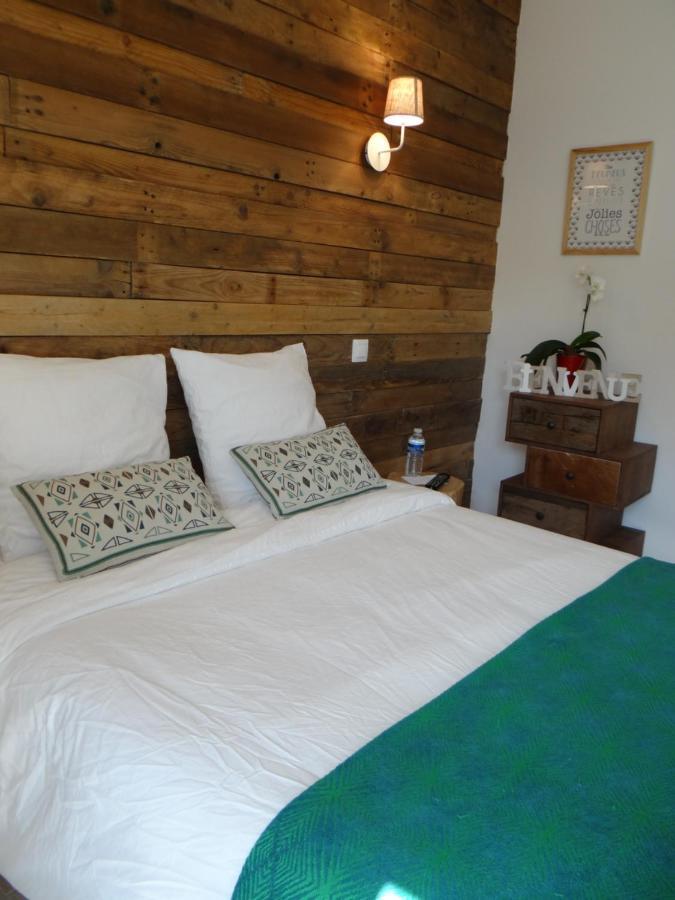 Bed and Breakfast Les Marguerites Champdolent Exterior foto