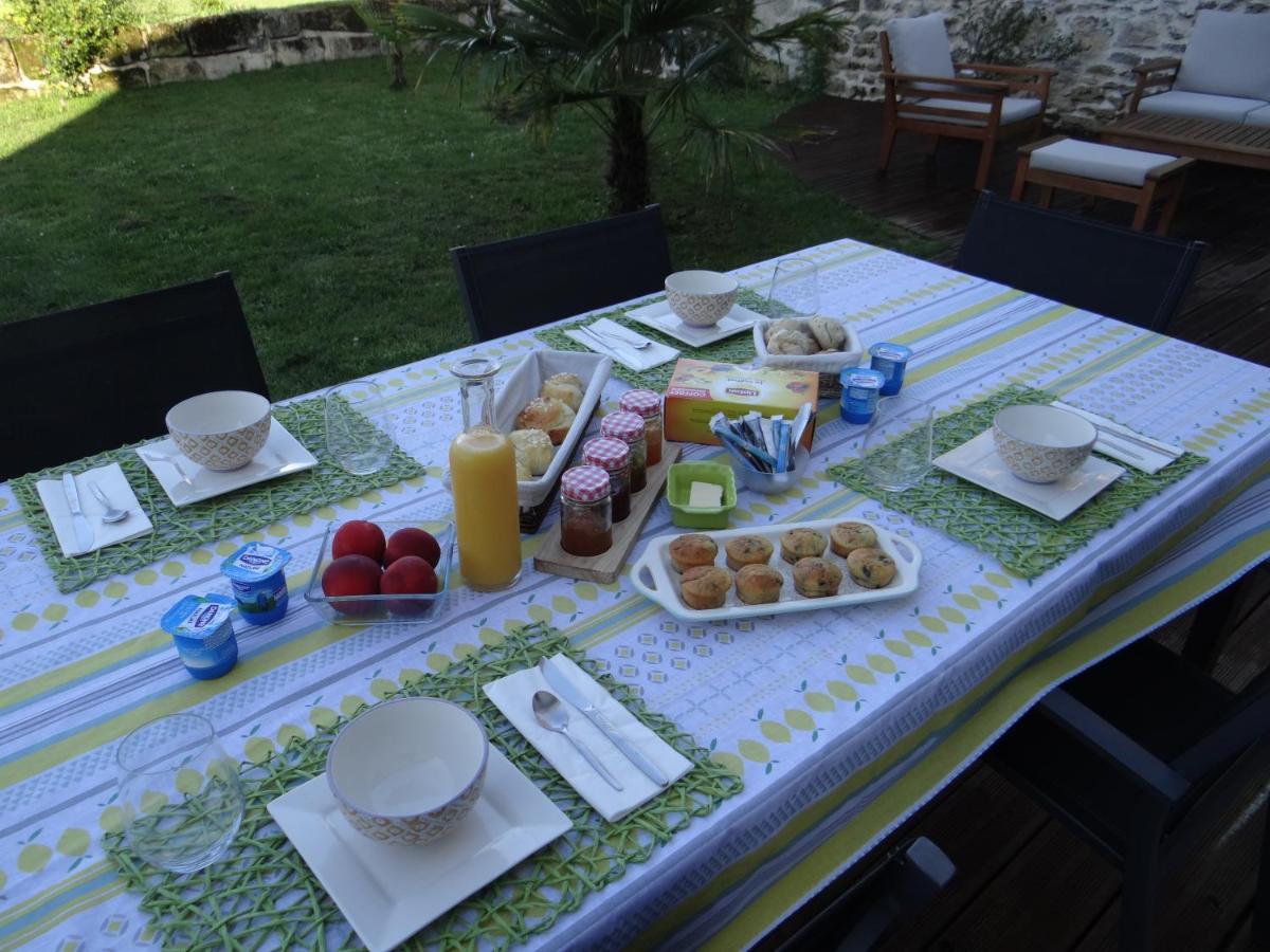 Bed and Breakfast Les Marguerites Champdolent Exterior foto