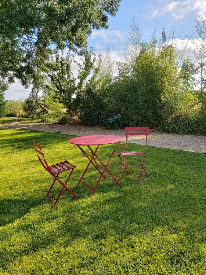 Bed and Breakfast Les Marguerites Champdolent Exterior foto