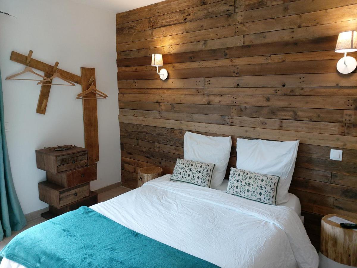 Bed and Breakfast Les Marguerites Champdolent Exterior foto