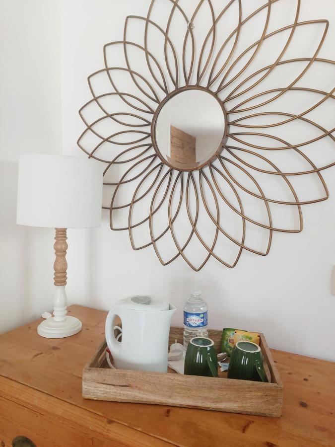 Bed and Breakfast Les Marguerites Champdolent Zimmer foto